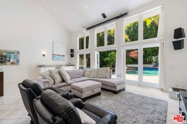 3245 Provon Lane, Los Angeles, CA 90034