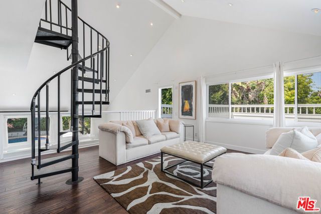 3245 Provon Lane, Los Angeles, CA 90034