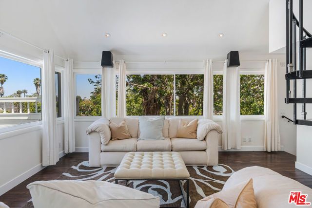 3245 Provon Lane, Los Angeles, CA 90034