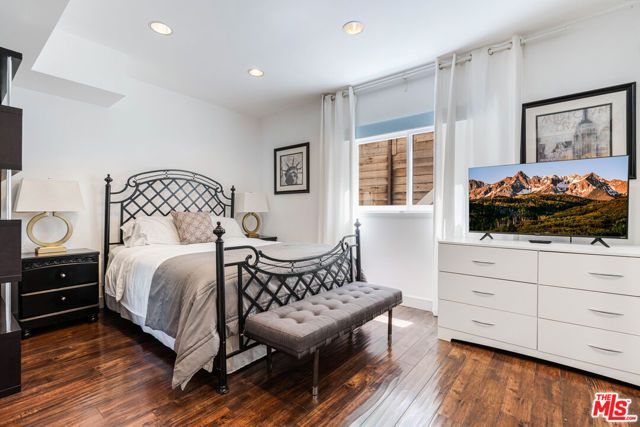 3245 Provon Lane, Los Angeles, CA 90034
