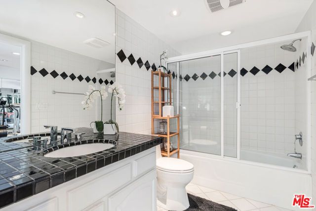 3245 Provon Lane, Los Angeles, CA 90034