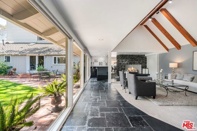3245 Provon Lane, Los Angeles, CA 90034