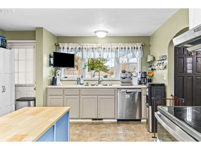 4733 UNION Ter, Springfield, OR 97478