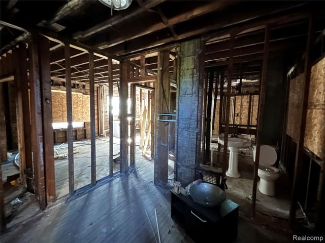3272 W Euclid Street, Detroit, MI 48206