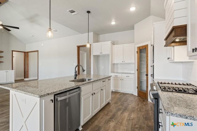 9110 Green Tree Drive, Salado, TX 76571