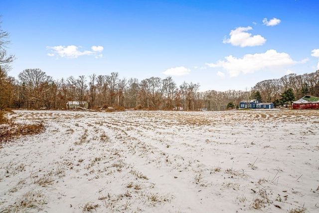 8 Walker Rd, North Brookfield, MA 01535