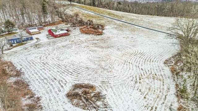 8 Walker Rd, North Brookfield, MA 01535