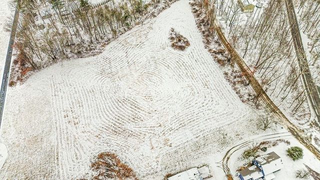 8 Walker Rd, North Brookfield, MA 01535