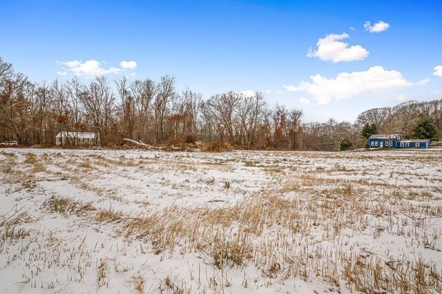 8 Walker Rd, North Brookfield, MA 01535