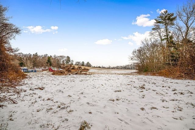 8 Walker Rd, North Brookfield, MA 01535