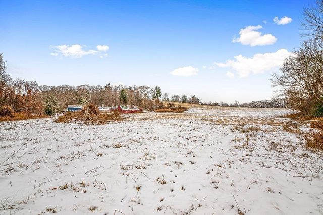 8 Walker Rd, North Brookfield, MA 01535