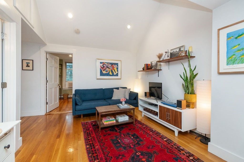 123 Trenton 3, Boston, MA 02128