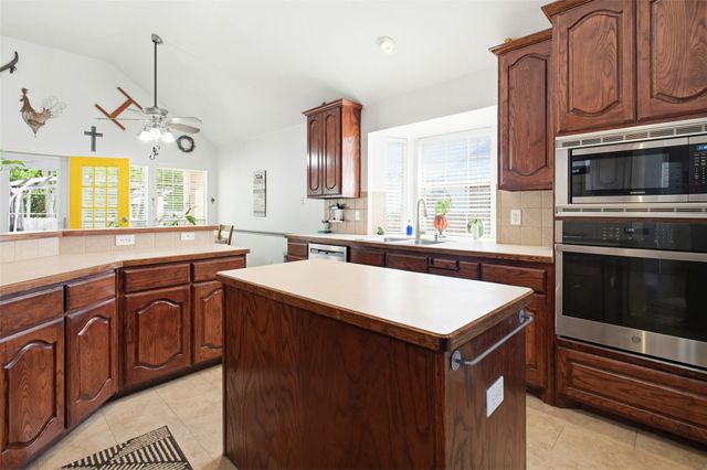 8 Whispering Bend Court, Mansfield, TX 76063