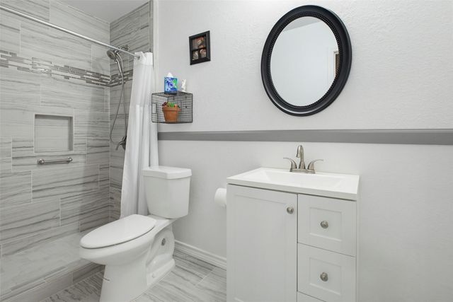 8 Whispering Bend Court, Mansfield, TX 76063