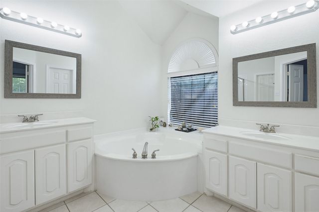 8 Whispering Bend Court, Mansfield, TX 76063