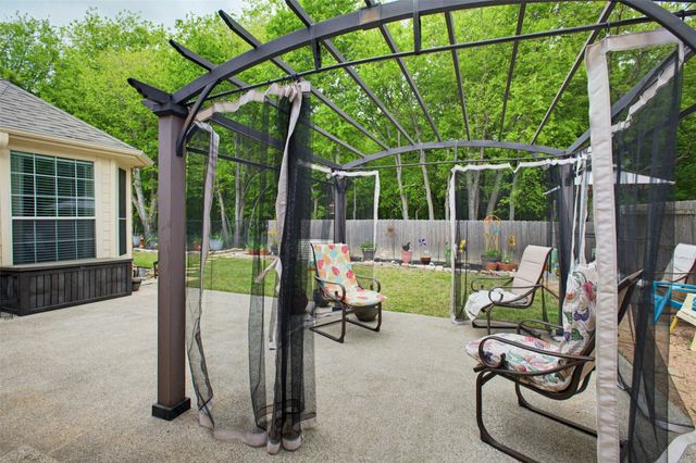 8 Whispering Bend Court, Mansfield, TX 76063