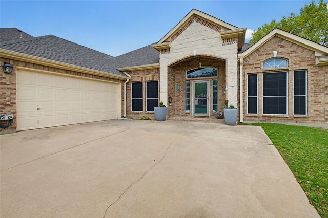 8 Whispering Bend Court, Mansfield, TX 76063