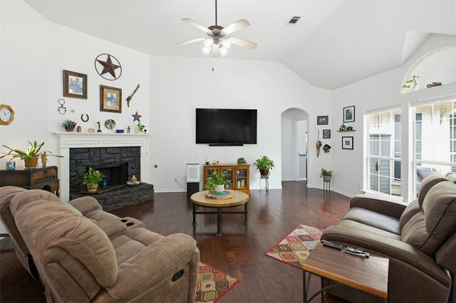 8 Whispering Bend Court, Mansfield, TX 76063