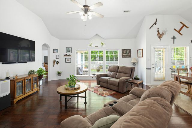 8 Whispering Bend Court, Mansfield, TX 76063