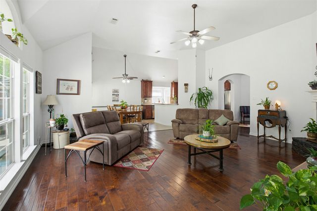 8 Whispering Bend Court, Mansfield, TX 76063