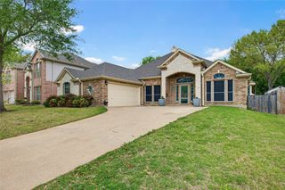 8 Whispering Bend Court, Mansfield, TX 76063