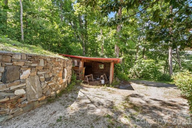 8709 Hwy 226A Highway, Little Switzerland, NC 28749