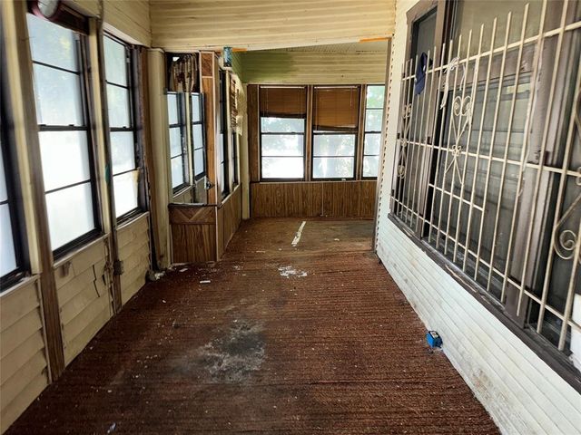 1136 E Leuda Street, Fort Worth, TX 76104