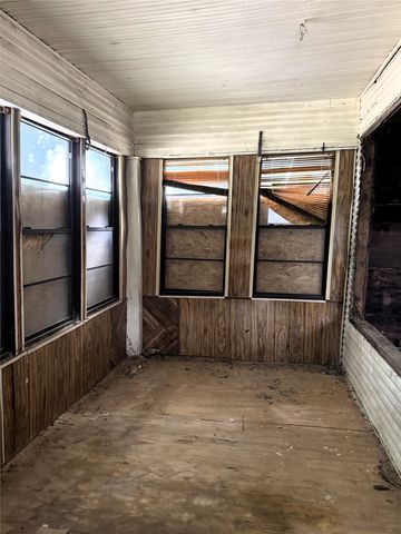 1136 E Leuda Street, Fort Worth, TX 76104