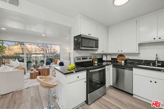 14850 Hesby Street 203, Sherman Oaks, CA 91403