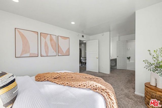 14850 Hesby Street 203, Sherman Oaks, CA 91403