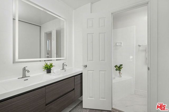 14850 Hesby Street 203, Sherman Oaks, CA 91403