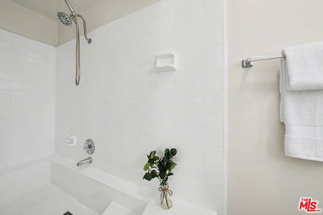 14850 Hesby Street 203, Sherman Oaks, CA 91403