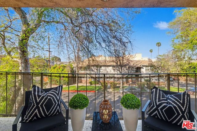 14850 Hesby Street 203, Sherman Oaks, CA 91403