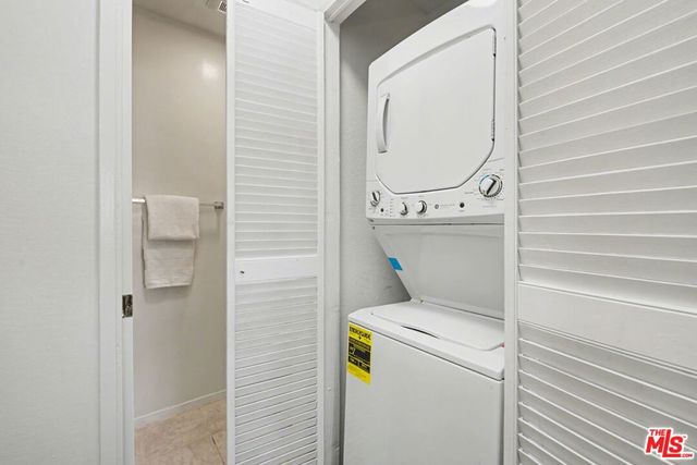 14850 Hesby Street 203, Sherman Oaks, CA 91403