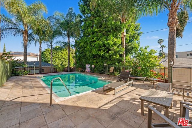 14850 Hesby Street 203, Sherman Oaks, CA 91403