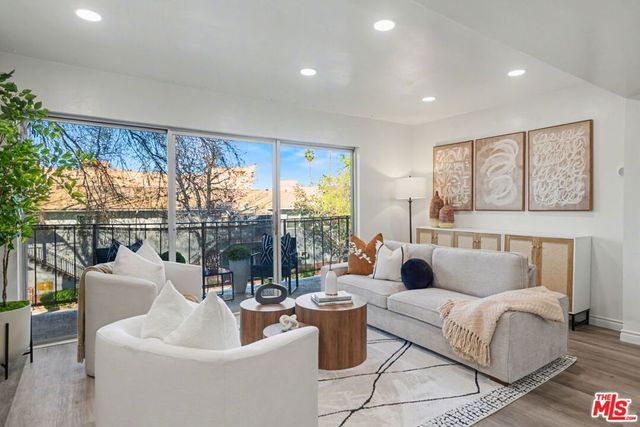 14850 Hesby Street 203, Sherman Oaks, CA 91403