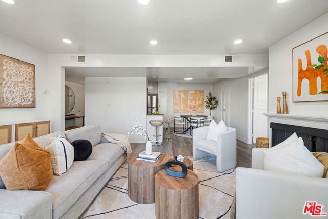 14850 Hesby Street 203, Sherman Oaks, CA 91403