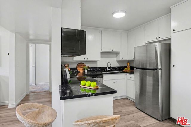 14850 Hesby Street 203, Sherman Oaks, CA 91403