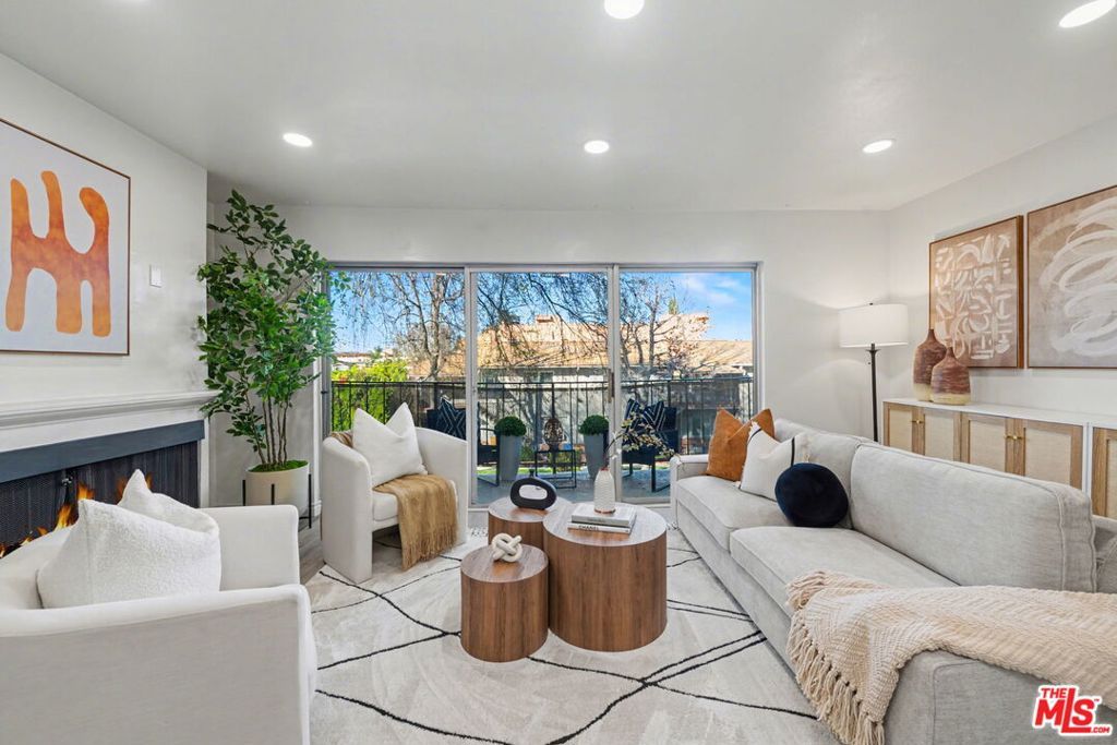14850 Hesby Street 203, Sherman Oaks, CA 91403