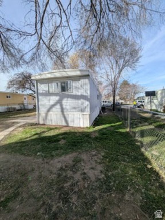 Image 6 of property listing at 8155 S REDWOOD #96, West Jordan, UT 84088