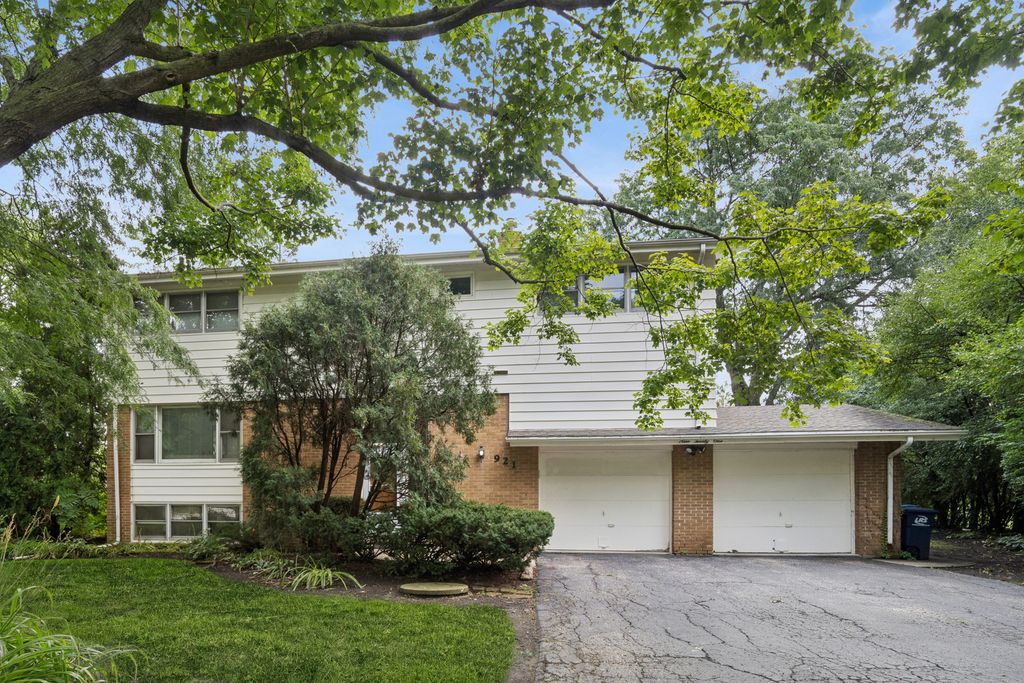 921 Wilmot Road, Deerfield, IL 60015
