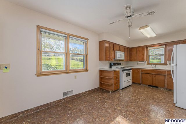 3957 E Street, Omaha, NE 68107