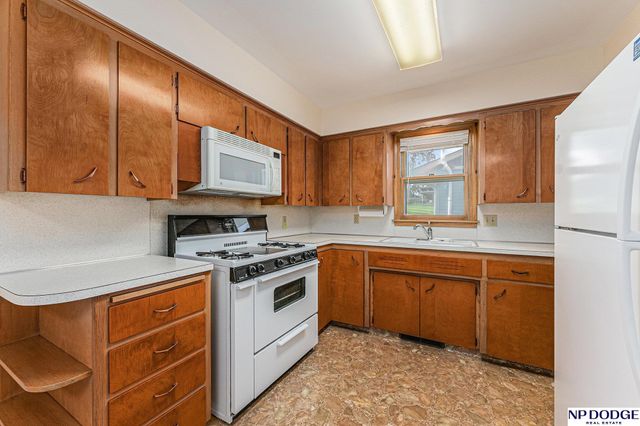 3957 E Street, Omaha, NE 68107