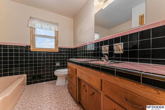 3957 E Street, Omaha, NE 68107