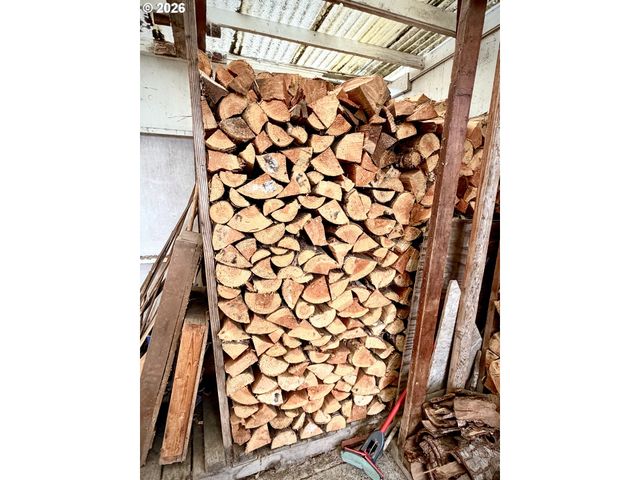 1489 UNION Ave, North Bend, OR 97459