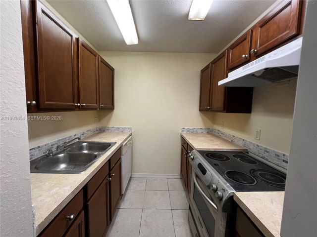 2822 NW 55th Ave 1D, Lauderhill, FL 33313