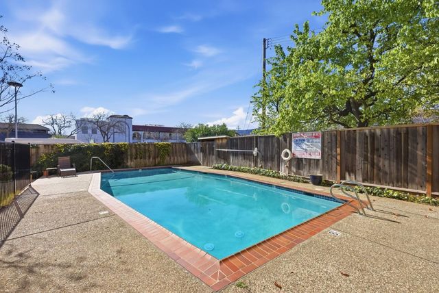 26 4th Street 9, Los Altos, CA 94022