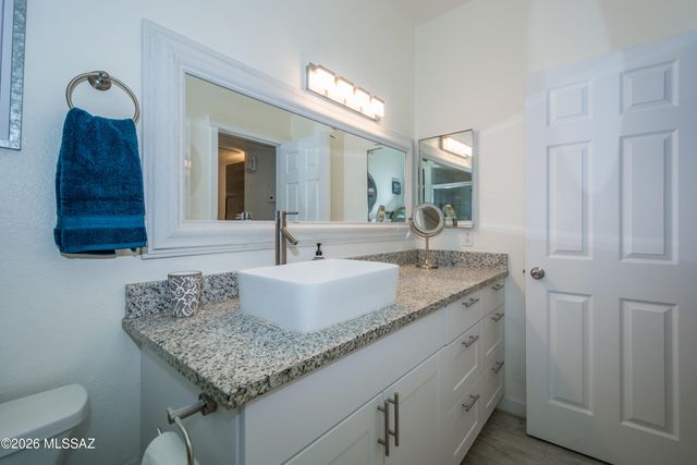 5750 N Camino Esplendora Apt 118, Tucson, AZ 85718