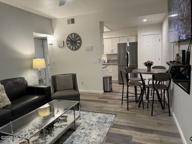 5750 N Camino Esplendora Apt 118, Tucson, AZ 85718