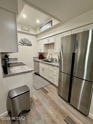 5750 N Camino Esplendora Apt 118, Tucson, AZ 85718
